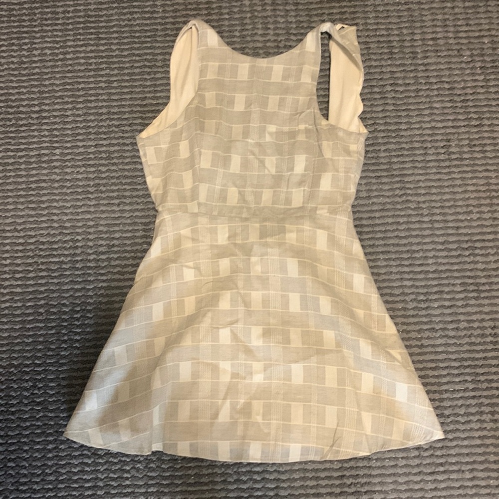 One clothing dress size small with open back